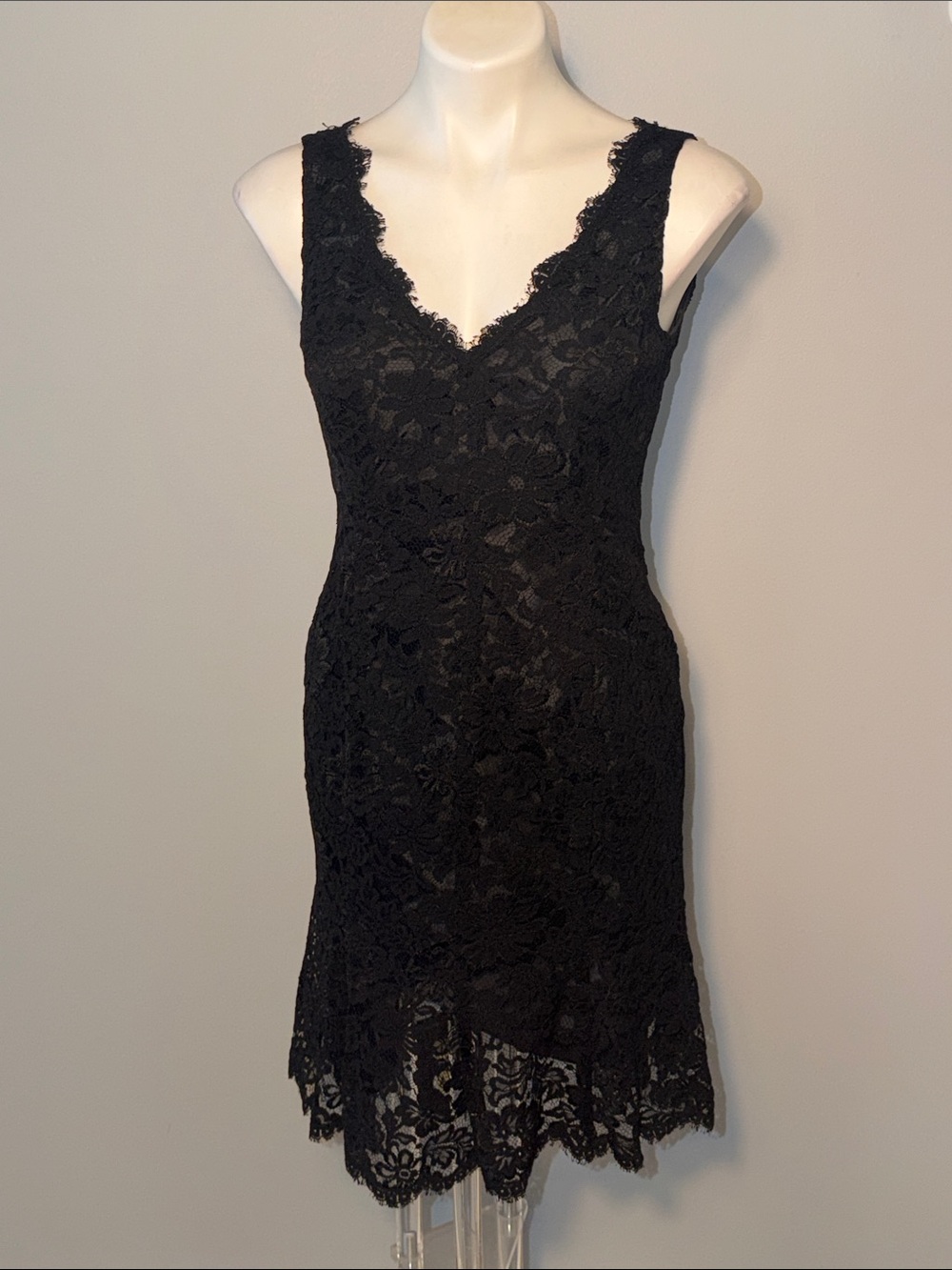 Anne Klein Ladies Black Floral Lace Sleeveless Sheath Dress. Size 4.